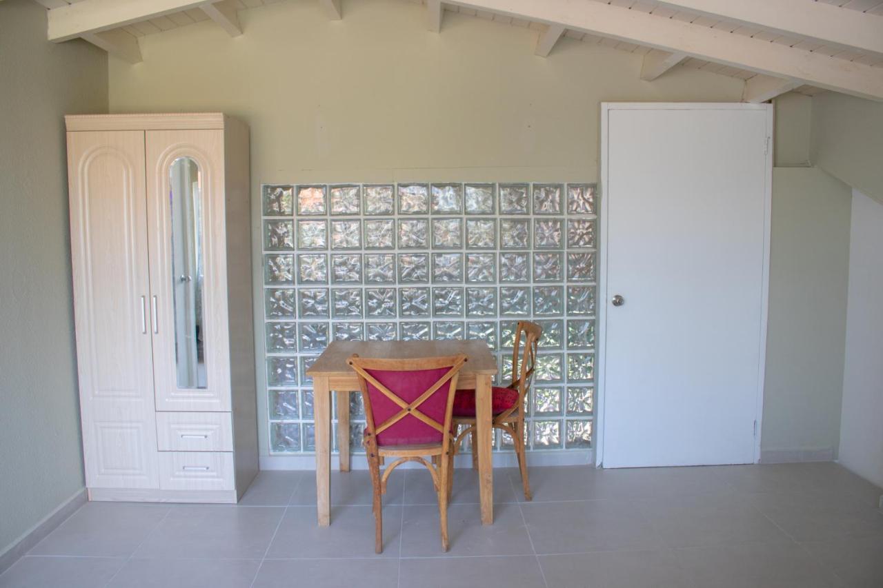 Sunflower Villa Studios Palm Beach Luaran gambar