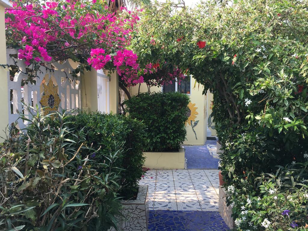 Sunflower Villa Studios Palm Beach Luaran gambar