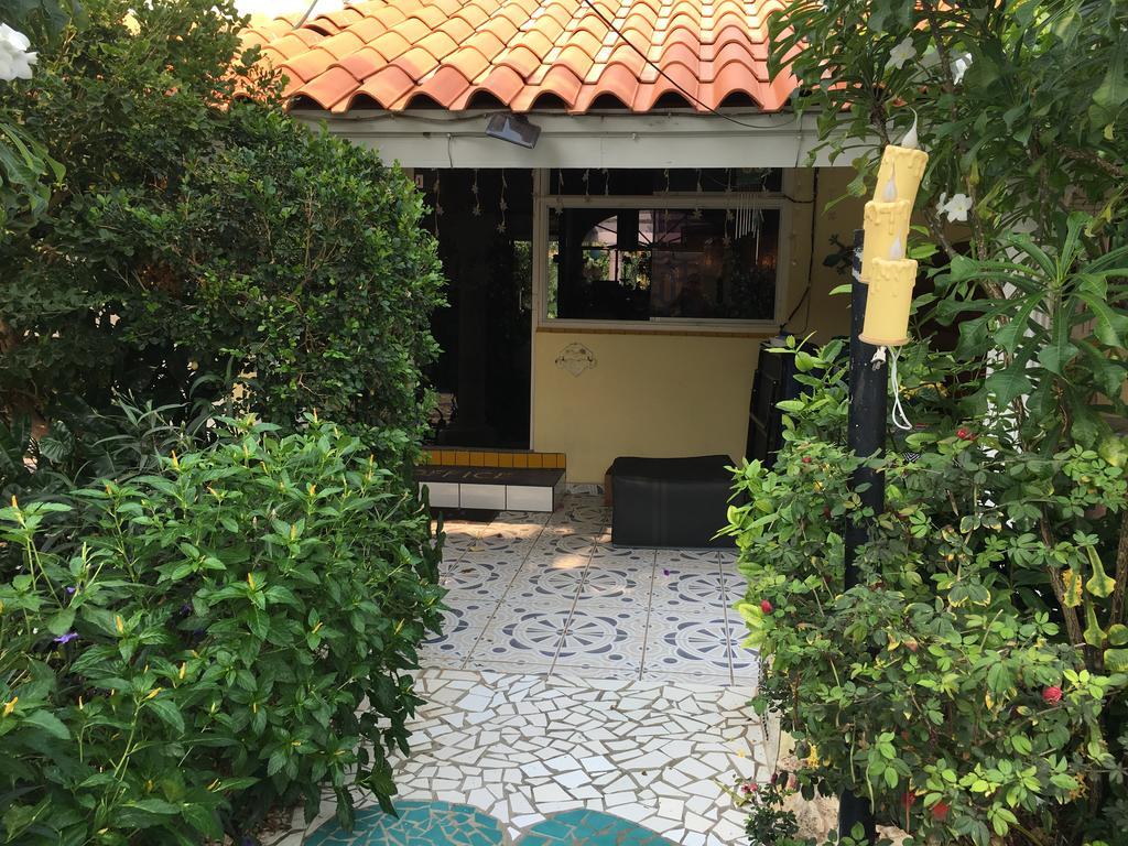 Sunflower Villa Studios Palm Beach Luaran gambar