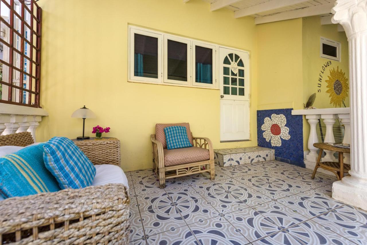Sunflower Villa Studios Palm Beach Luaran gambar
